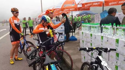 2016四川自行車聯(lián)賽(宜賓站)啟幕 硒倍健天然飲用水助力健康騎行新風(fēng)尚