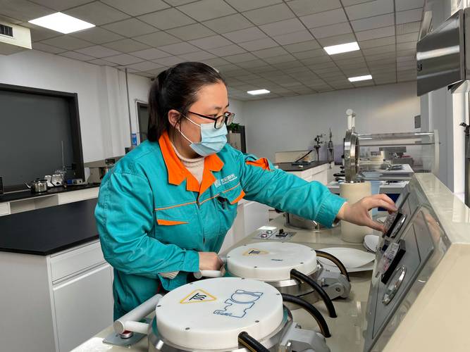 全面整合資源"的企業發展戰略,加大研發力度,推進生物基新材料研究